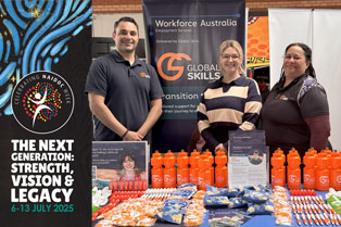 Robert, Chloe và Jennifer tại gian hàng NAIDOC của chúng tôi. Bao gồm logo NAIDOC và chủ đề năm 2025.